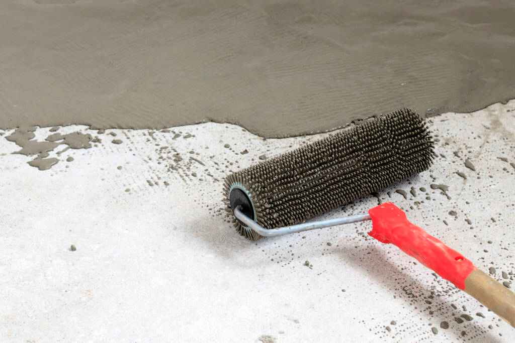 Aljzatkiegyenlítés és hidegburkolás előkészítése egy Budapest környéki lakásfelújítás során – profi generálkivitelezés és lakásfelújítás ötletek 2026-ban a Lakásfelújítás Bízd Ránk csapatától.